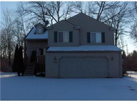 2835 Riverside Dr, Waterford, MI 48329 