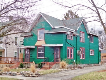 910/912 Eureka St, Lansing, MI 48912 