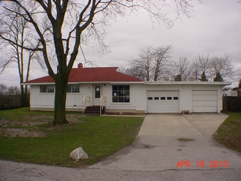 4122 Ridgewood Dr, Bay City, MI 48706 