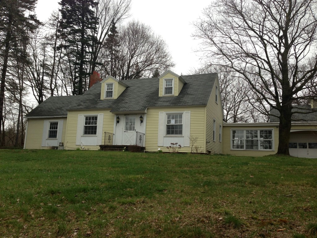 87 Lamoreaux Dr NW, Comstock Park, MI 49321 