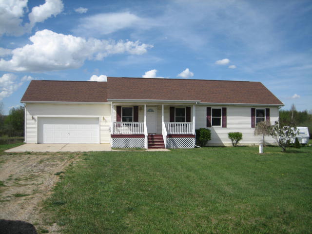 5897 Cobblestone Dr Unit 2, North Branch, MI 48461 