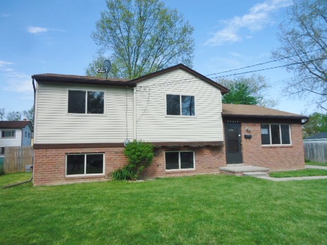 32214 Hillsdale Ct, Westland, MI 48186 