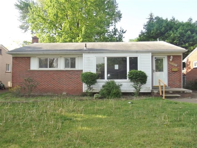 26371 Margareta, Redford, MI 48240 