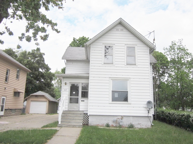 817 E 4th St, Monroe, MI 48161 