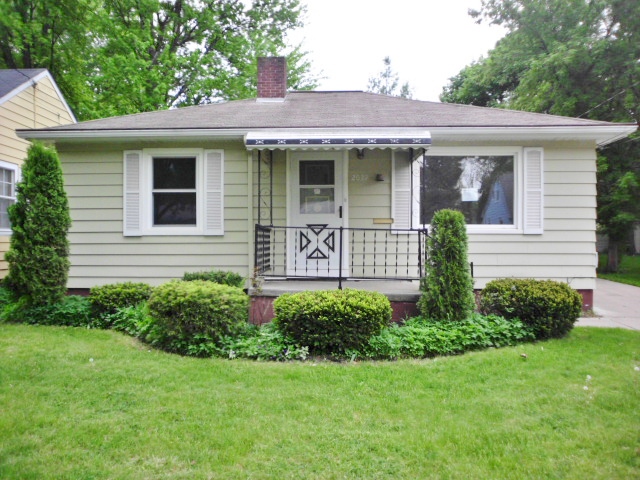 2039 Division St, Saginaw, MI 48602 