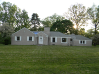 27220 Rainbow Dr, Lathrup Village, MI 48076 