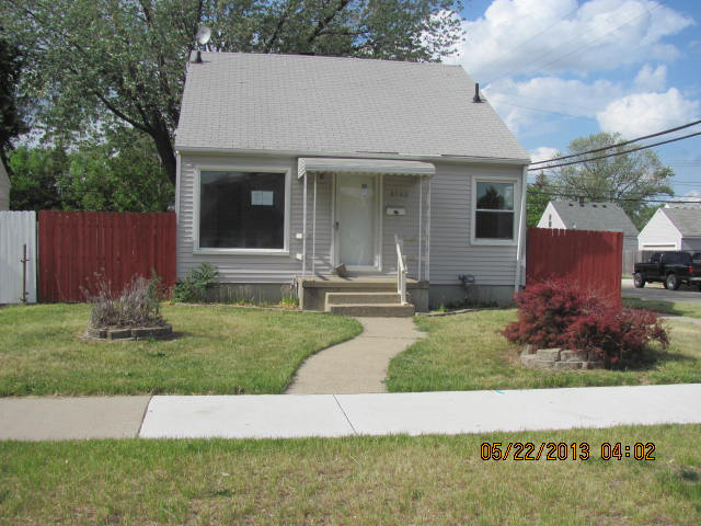 8700 Saratoga St, Oak Park, MI 48237 