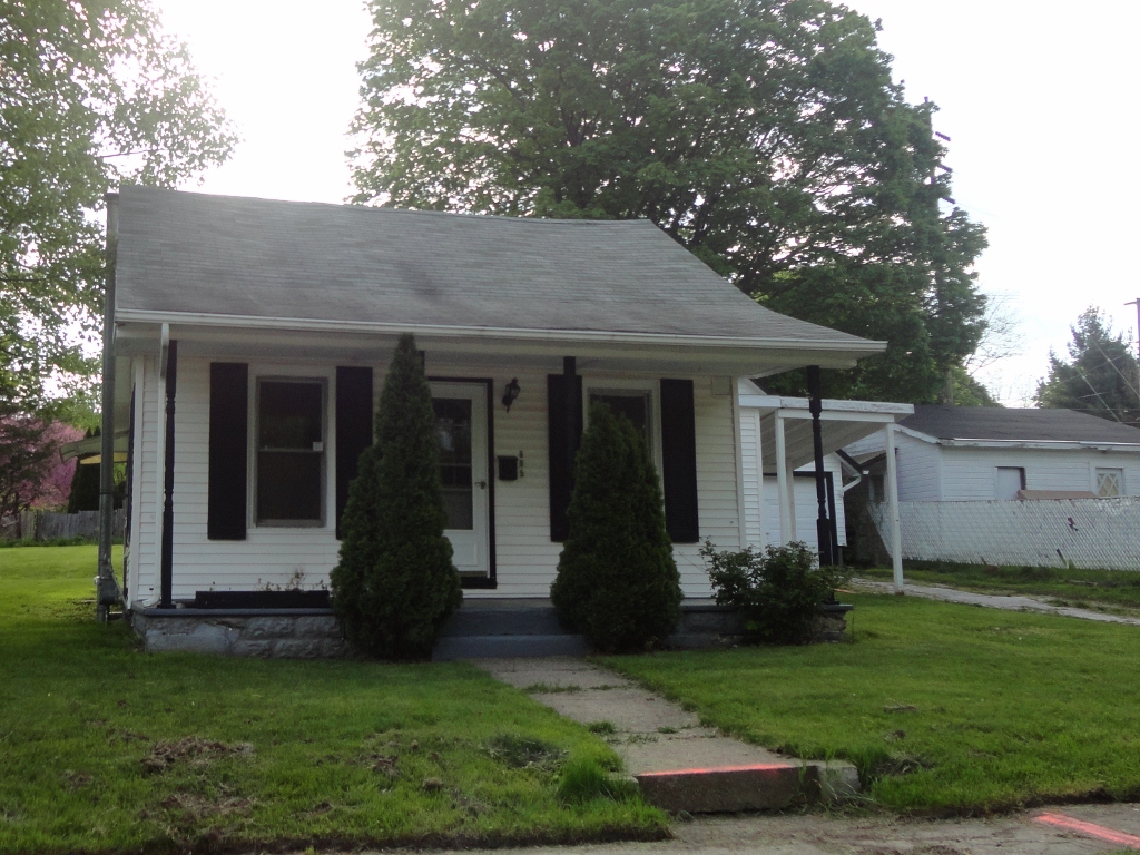 605 S Oak St, Buchanan, MI 49107 