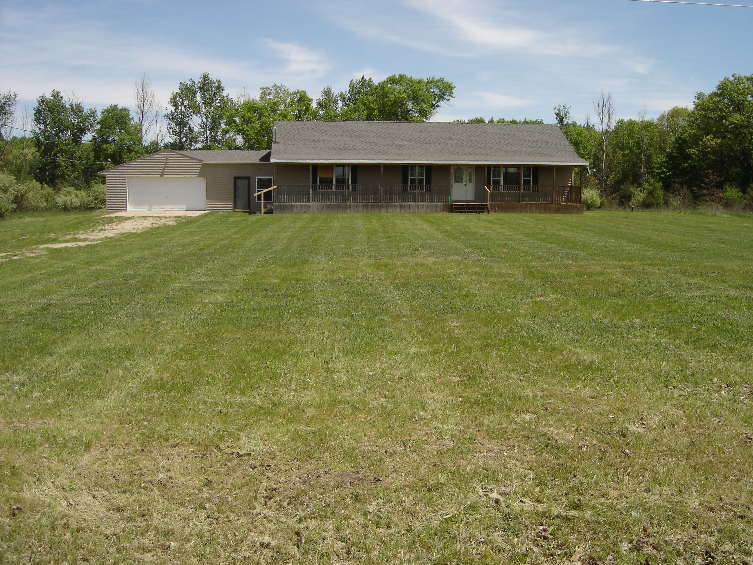10157 Stakes Rd, Greenville, MI 48838 