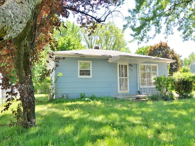 2072 Peterson Dr, Benton Harbor, MI 49022 