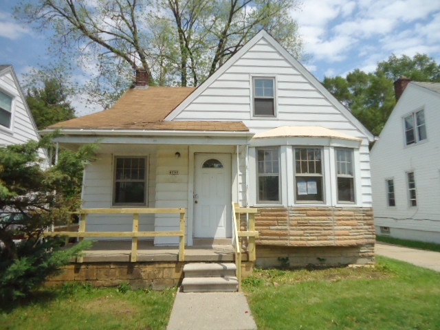 9592 Auburn St, Detroit, MI 48228 