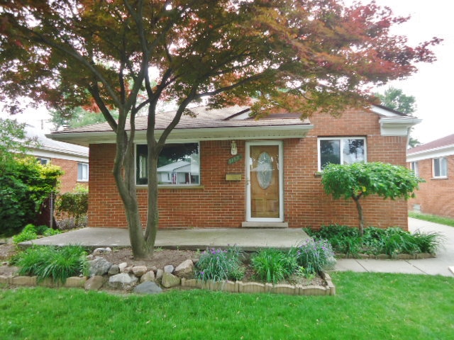 5152 Cornell St, Dearborn Heights, MI 48125 