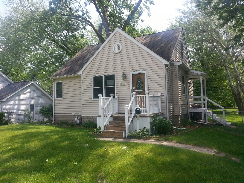 32733 Bock St, Garden City, MI 48135 