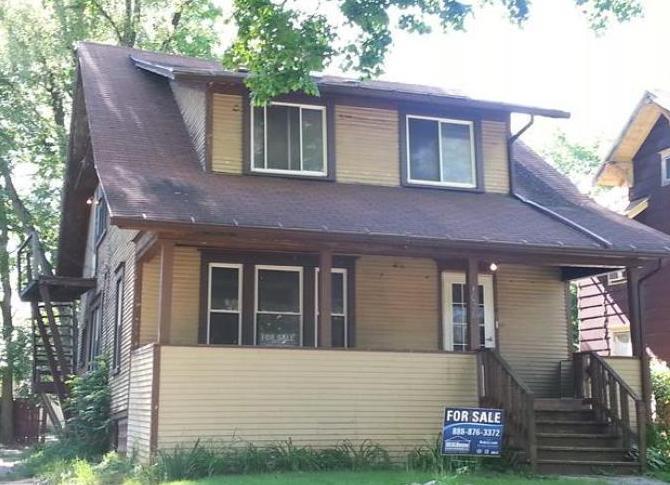 1026 Woodbridge, Jackson, MI 49203 