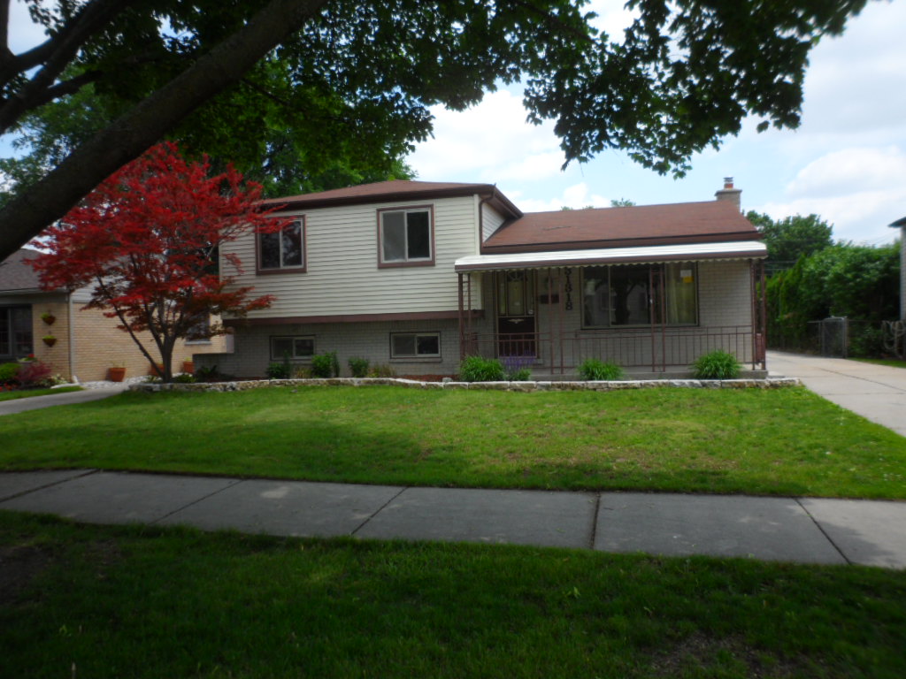 31318 Nelson Dr, Warren, MI 48088 