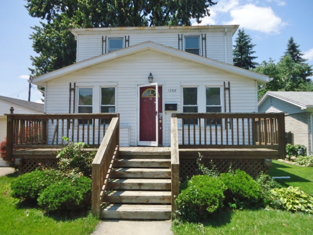 1268 Lindbergh St, Wyandotte, MI 48192 