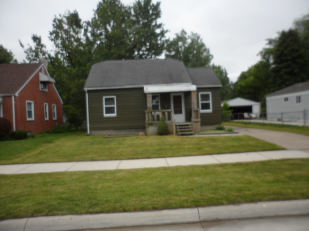 21708 Maple Street, Saint Clair Shores, MI 48081 