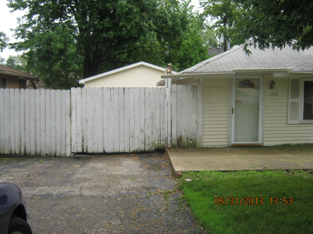130 Dekalb St, Walled Lake, MI 48390 