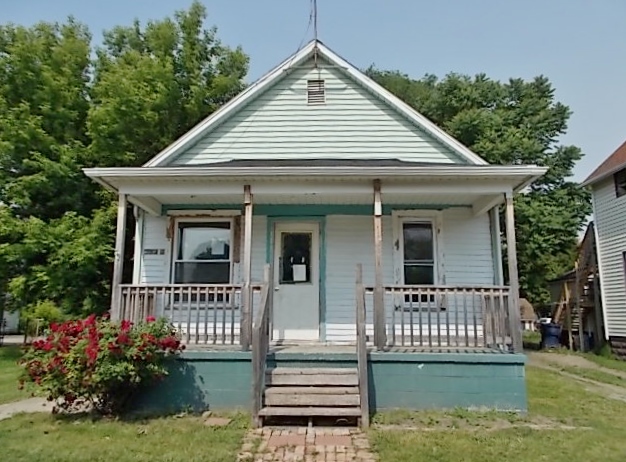 1102 Mccormick St, Bay City, MI 48708 