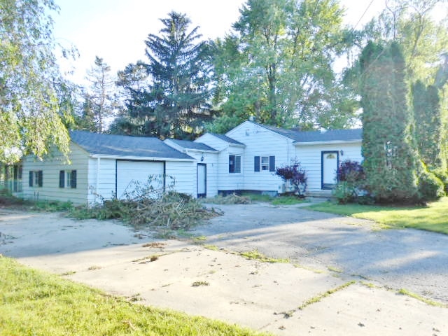 8484 E Carpenter Rd, Davison, MI 48423 