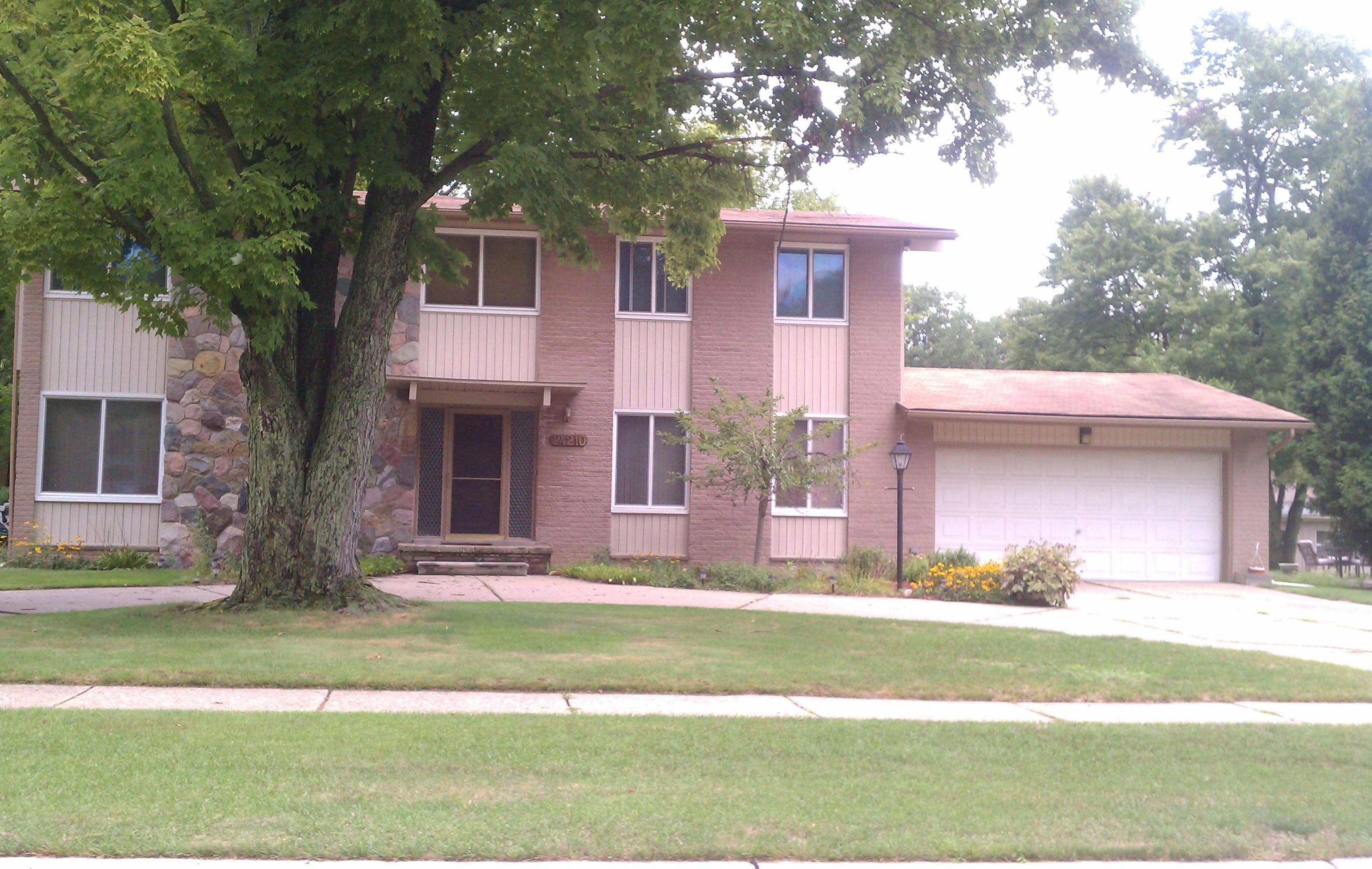 24210 Mulberry Dr, Southfield, MI 48034 