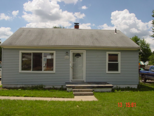 5875 Wilmer St, Westland, MI 48185 