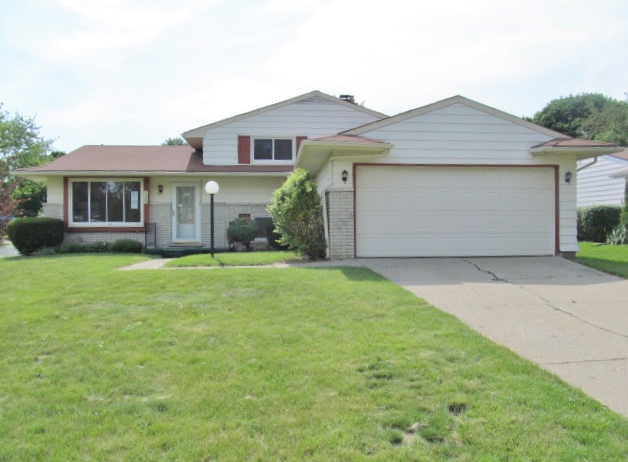 828 Sheffield Rd, Auburn Hills, MI 48326 