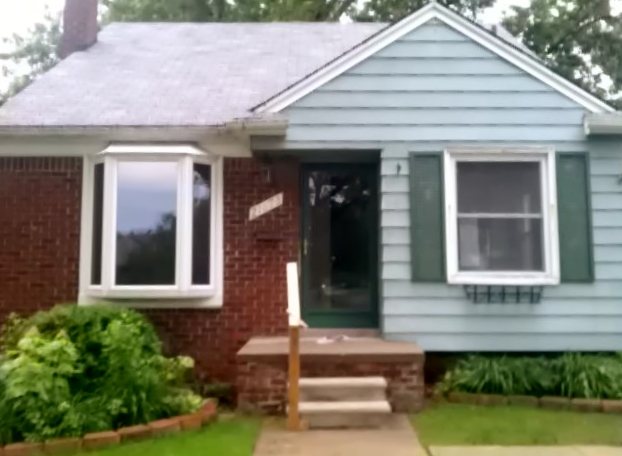 21673 Bournemouth St, Harper Woods, MI 48225 