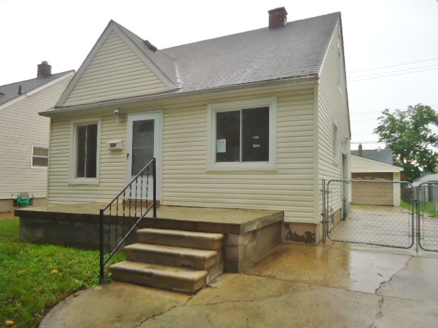 722 White Ave, Lincoln Park, MI 48146 