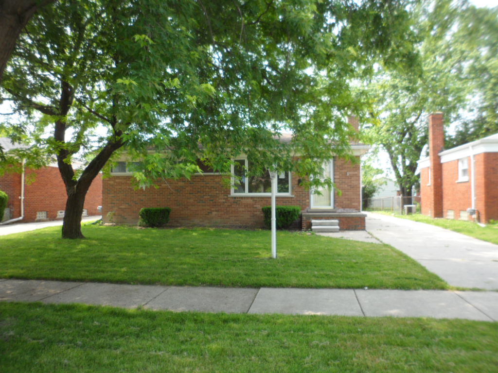 19094 Lister Ave, Eastpointe, MI 48021 