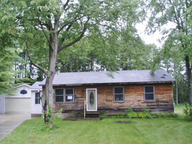 697 Edgecreek Dr, Wayland, MI 49348 