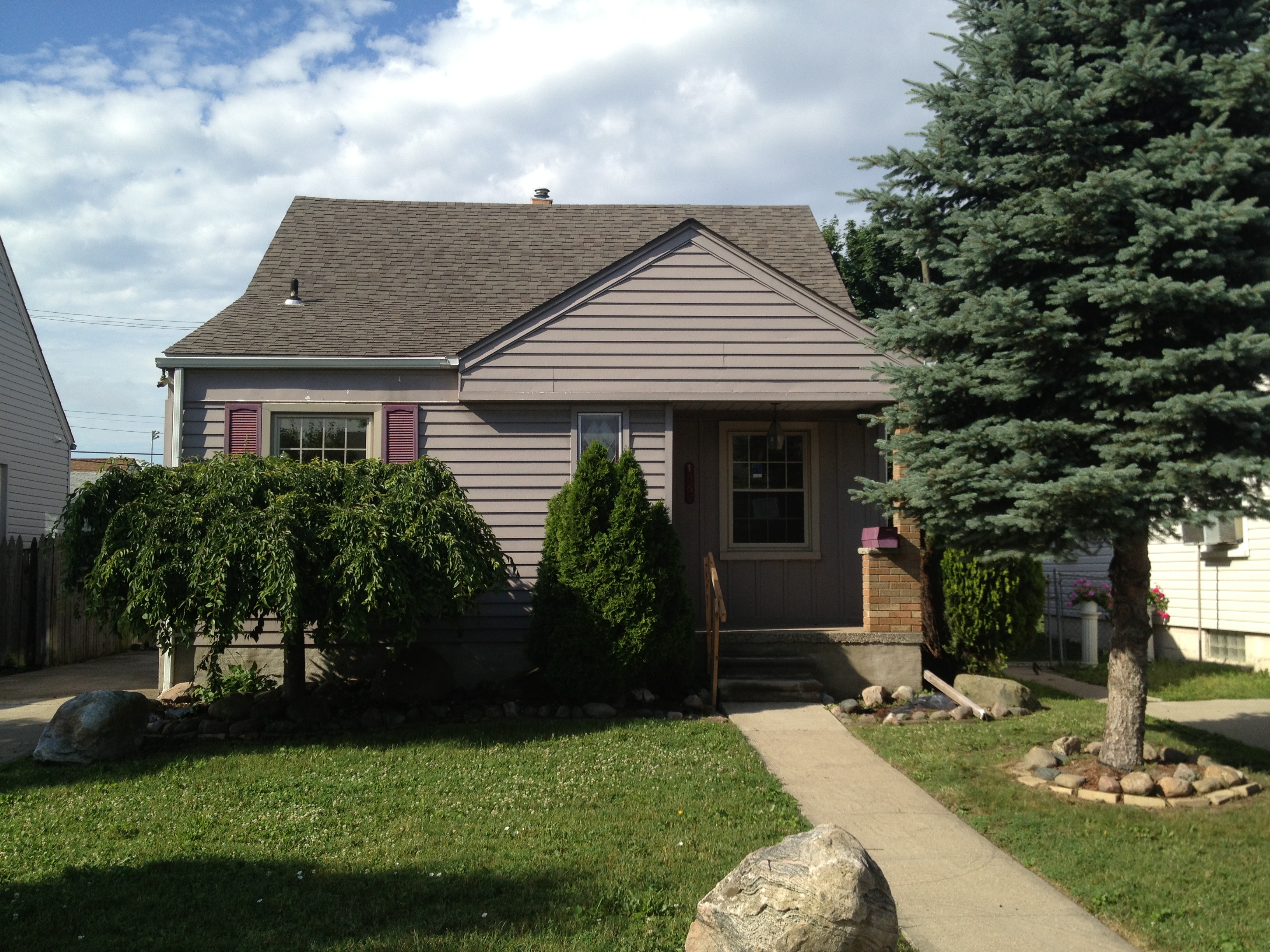 1567 Mclain St, Lincoln Park, MI 48146 