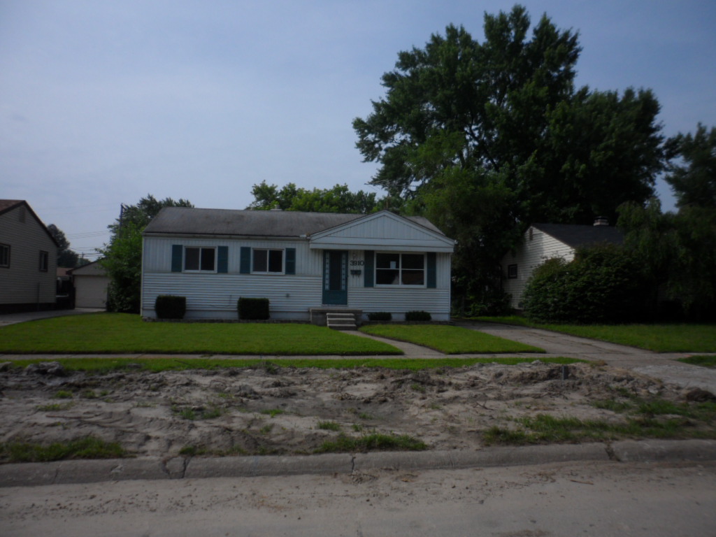 3910 Toepfer Rd, Warren, MI 48091 