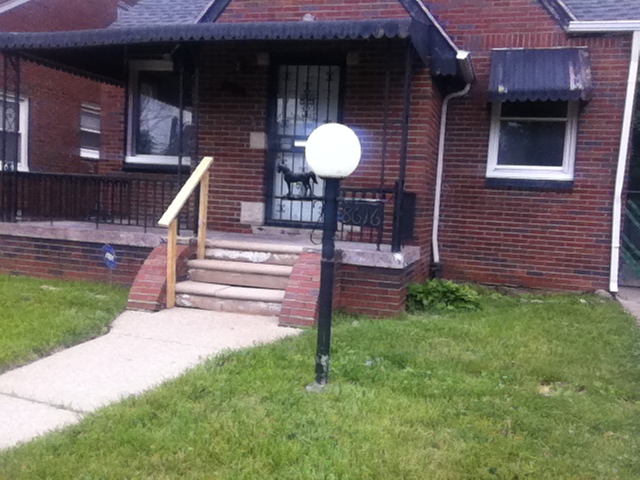 8616 Lauder St, Detroit, MI 48228 