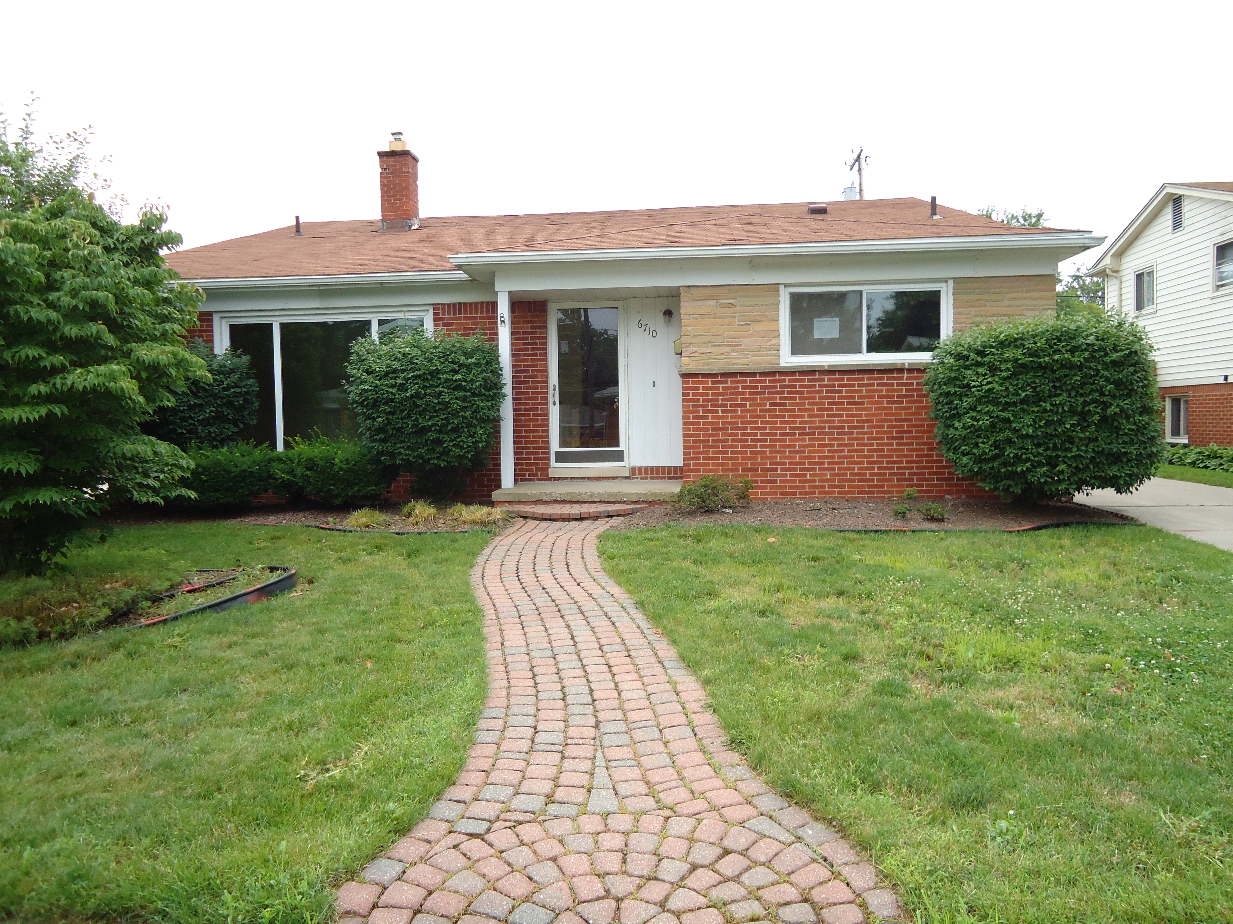 6710 Rosemary St, Dearborn Heights, MI 48127 