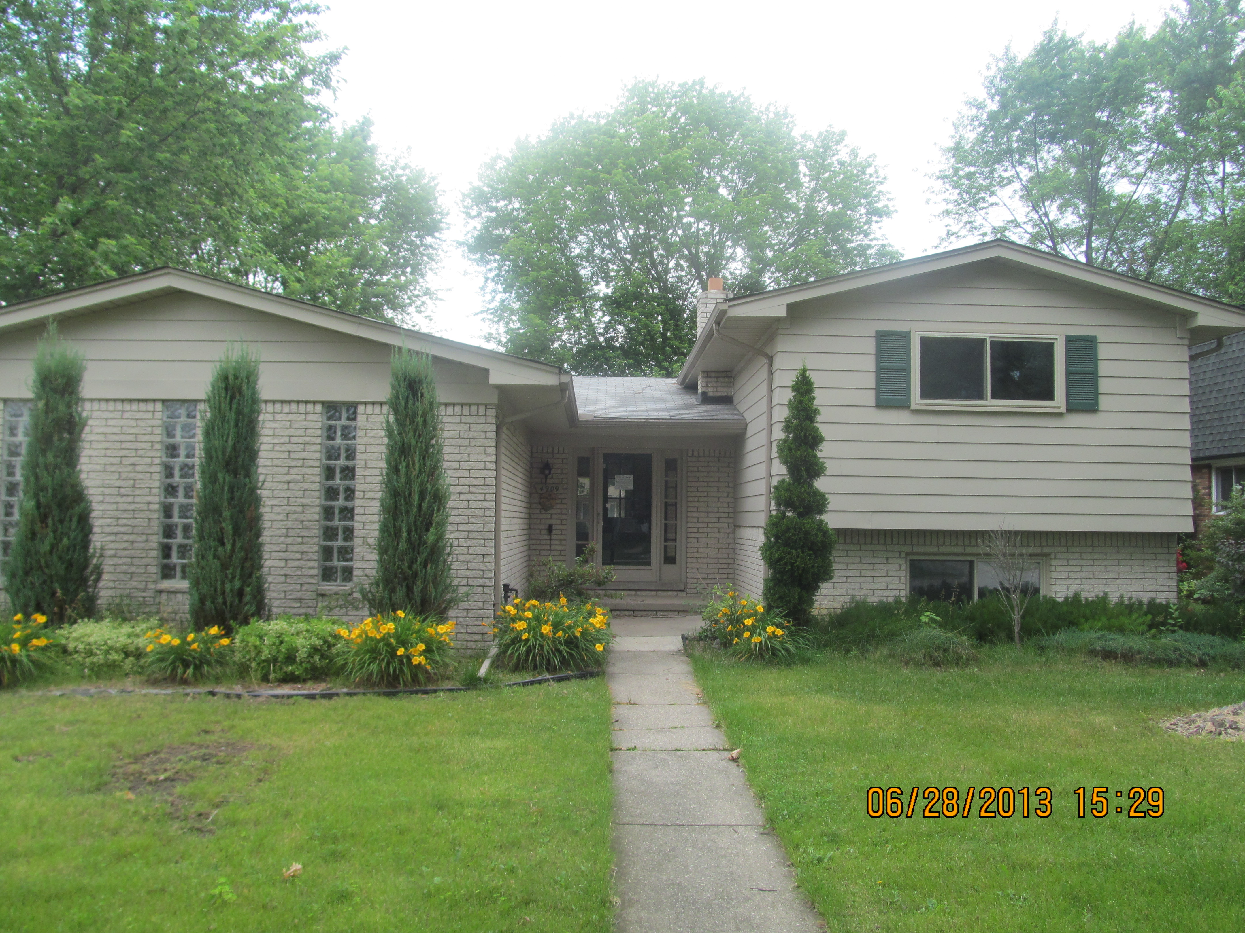 4909 Queen Drive, Sterling Heights, MI 48310 