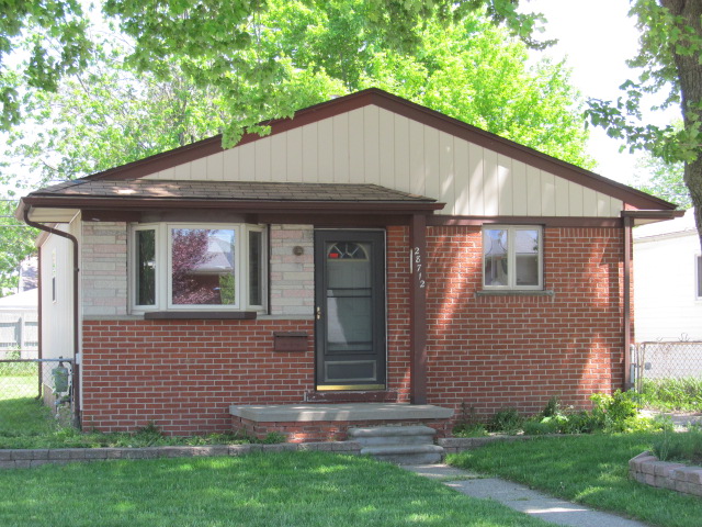 28712 Groveland St, Madison Heights, MI 48071 