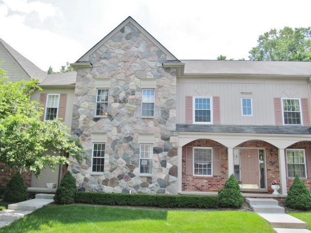 1635 Huntington Park #40, Rochester Hills, MI 48309 