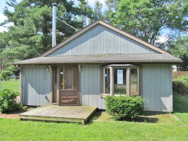 9925 Elizabeth Lake Rd, White Lake, MI 48386 