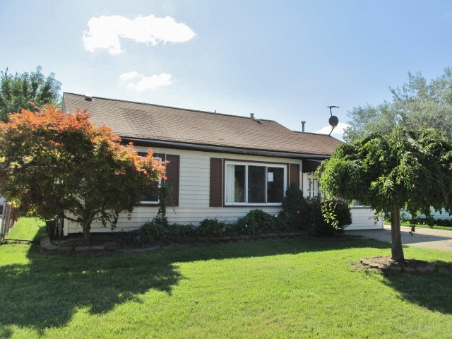 27100 Woodmont St, Roseville, MI 48066 
