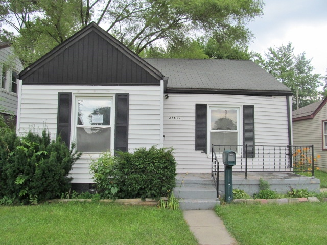 27612 Brettonwoods St, Madison Heights, MI 48071 