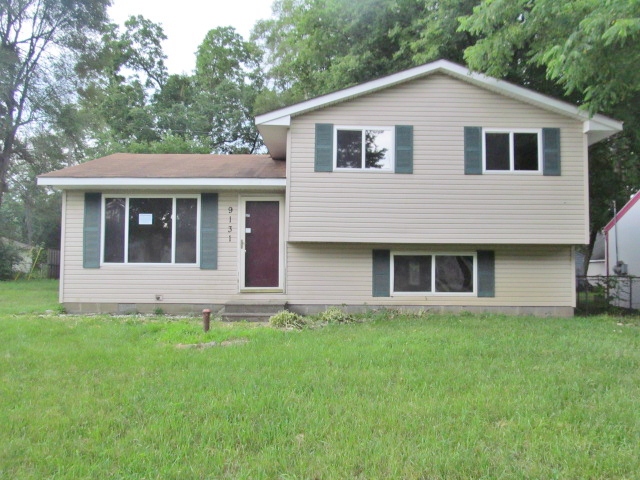 9131 Hutchins St, White Lake, MI 48386 