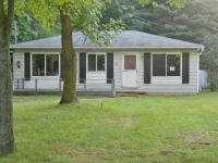 224 Robinhood Dr, Montrose, MI 48457 