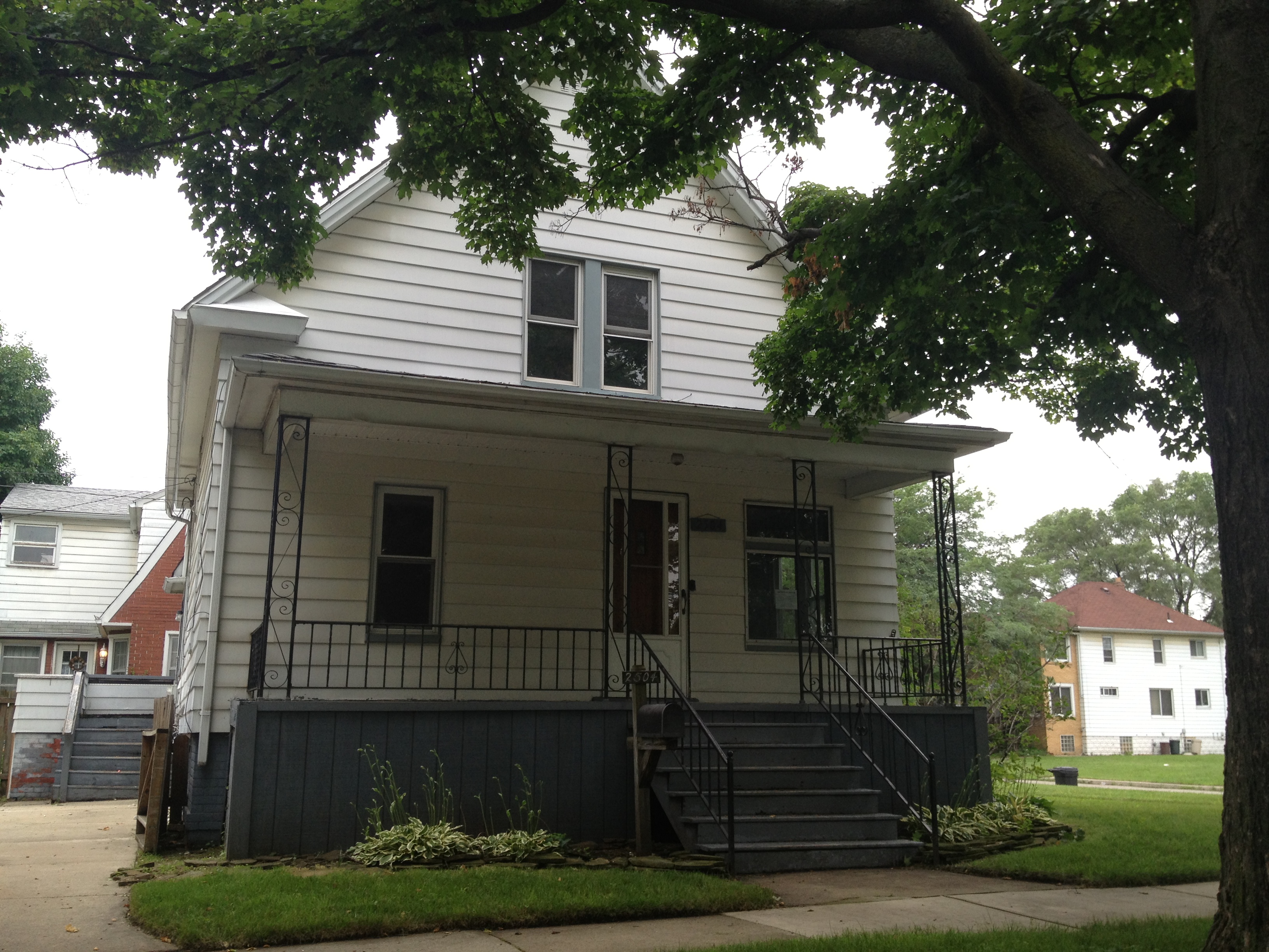 2504 6th St, Wyandotte, MI 48192 