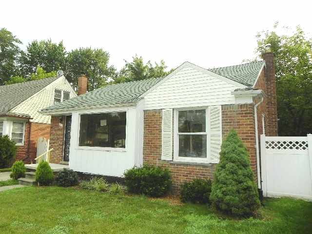 885 Sunningdale Dr, Inkster, MI 48141 