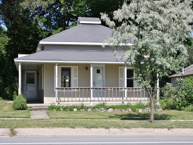 907 N Bridge St, Bellaire, MI 49615 