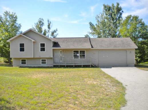 3946 N Reynolds Rd, Interlochen, MI 49643 