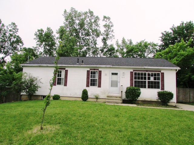 1013 Victoria Dr, Lansing, MI 48911 