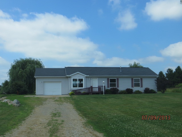 11054 Lakeside Dr, Perrinton, MI 48871 