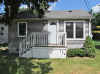 496 Marion Ave, Waterford, MI 48328 